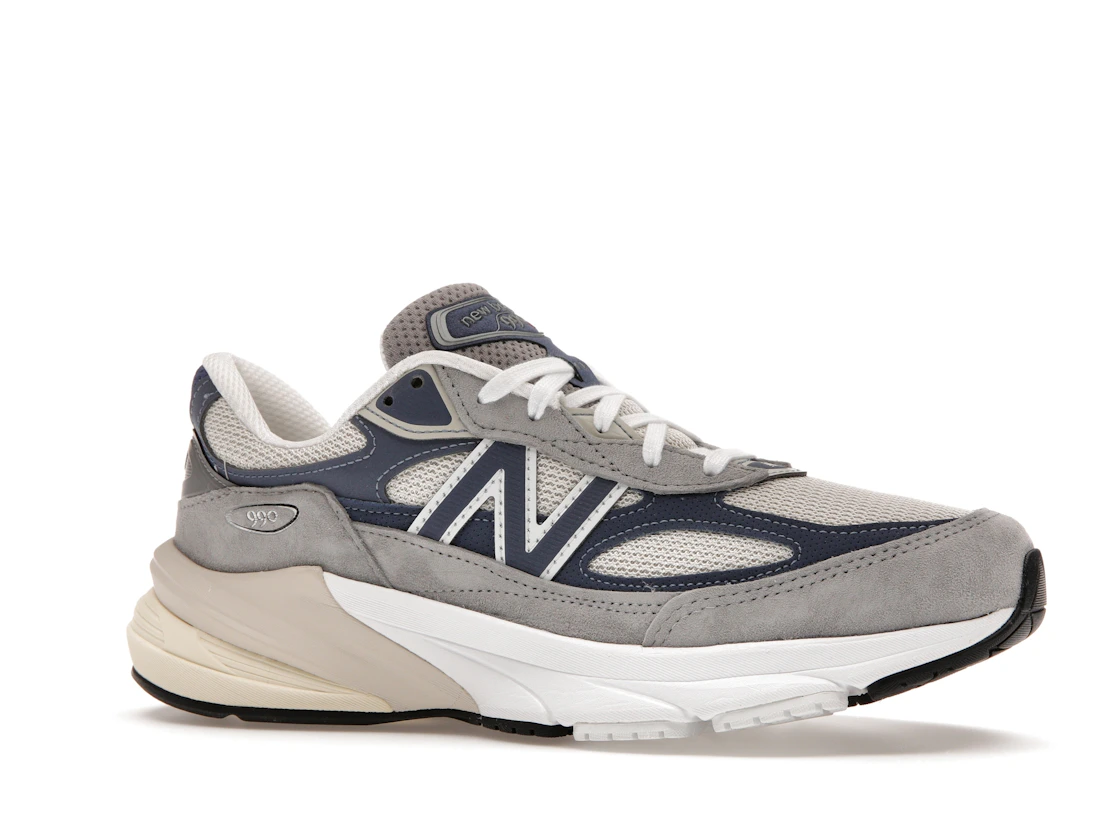 Vue 3 de New Balance 990v6 MiUSA Grey Day (2023)