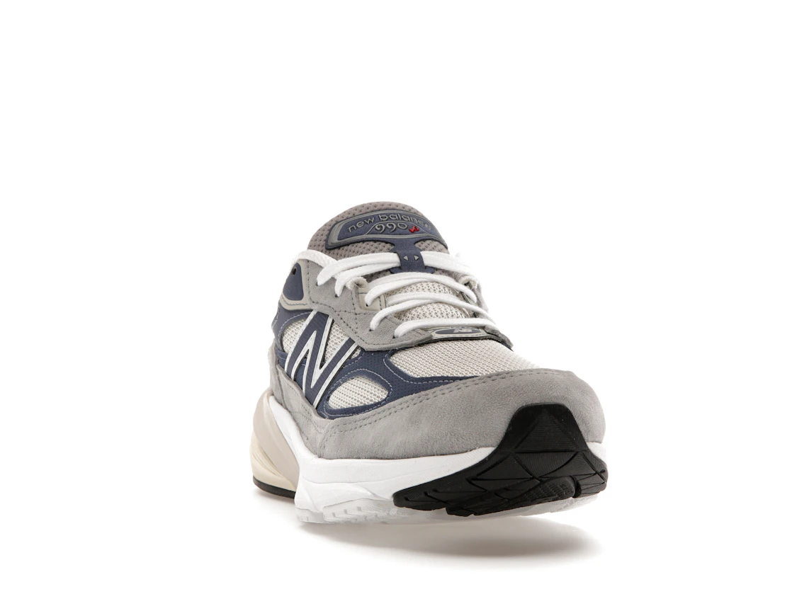 Vue 8 de New Balance 990v6 MiUSA Grey Day (2023)