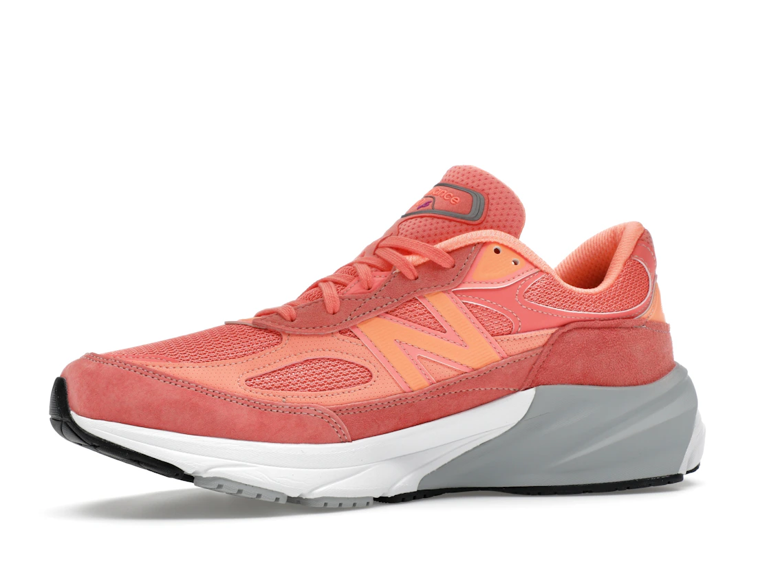 Vue 17 de New Balance 990v6 MiUSA Sunrise Rose