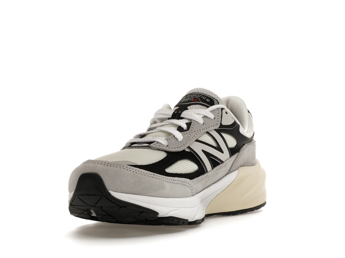 Vue 13 de New Balance 990v6 MiUSA Teddy Santis Grey Black