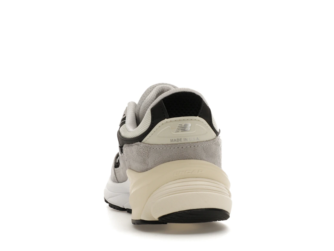 Vue 27 de New Balance 990v6 MiUSA Teddy Santis Grey Black