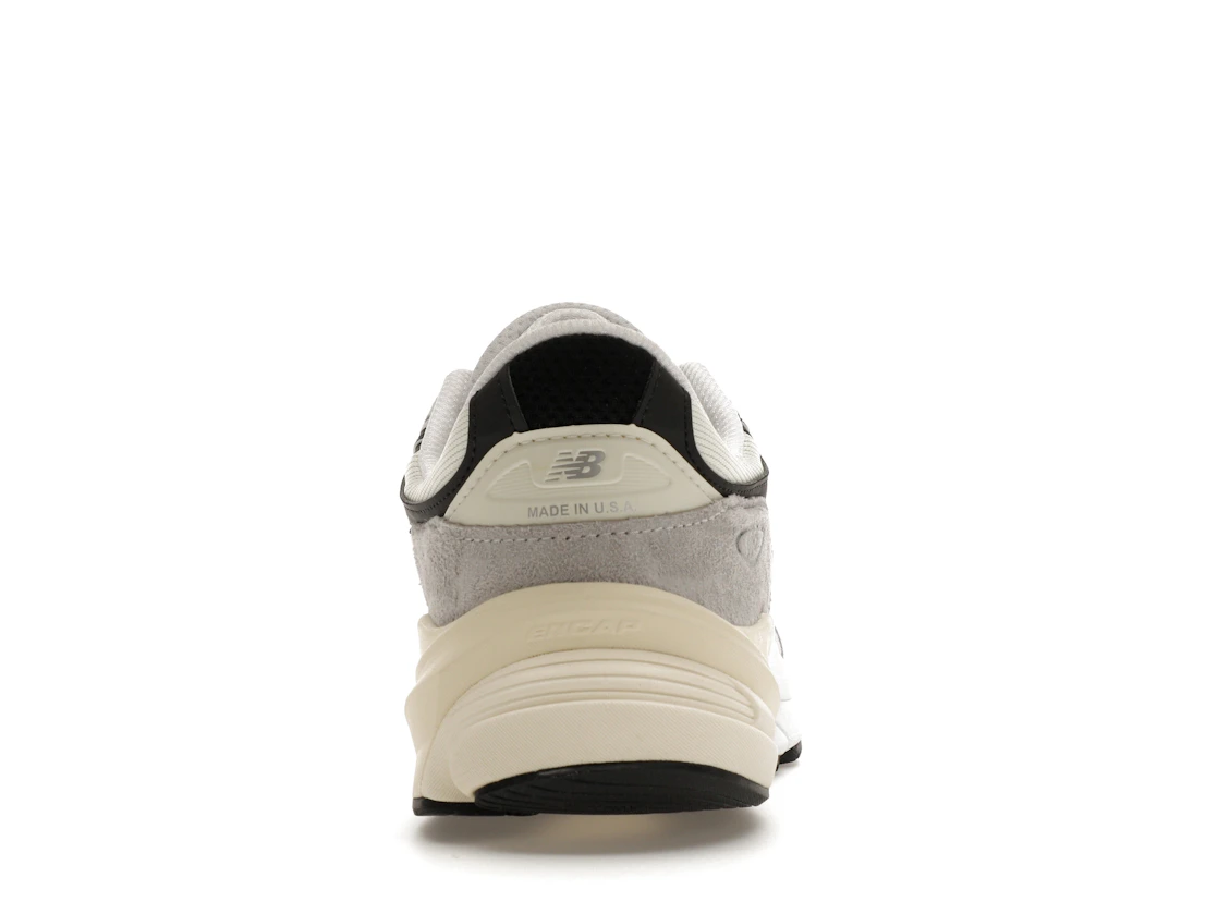 Vue 28 de New Balance 990v6 MiUSA Teddy Santis Grey Black