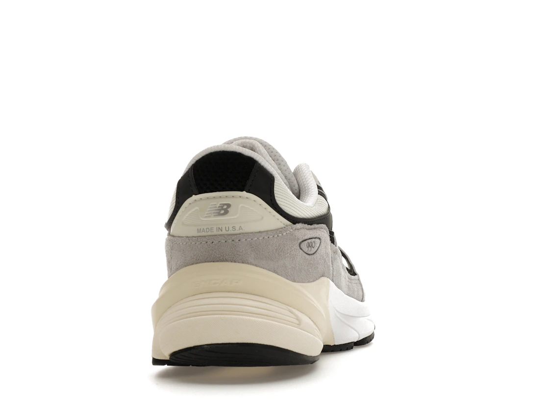 Vue 29 de New Balance 990v6 MiUSA Teddy Santis Grey Black