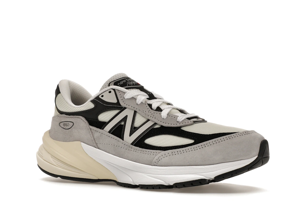 Vue 4 de New Balance 990v6 MiUSA Teddy Santis Grey Black