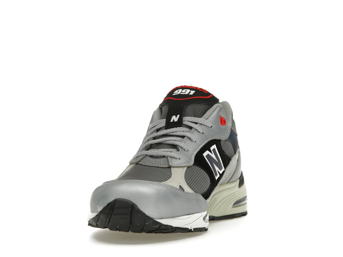 Vue 12 de New Balance 991 MiUK Silver