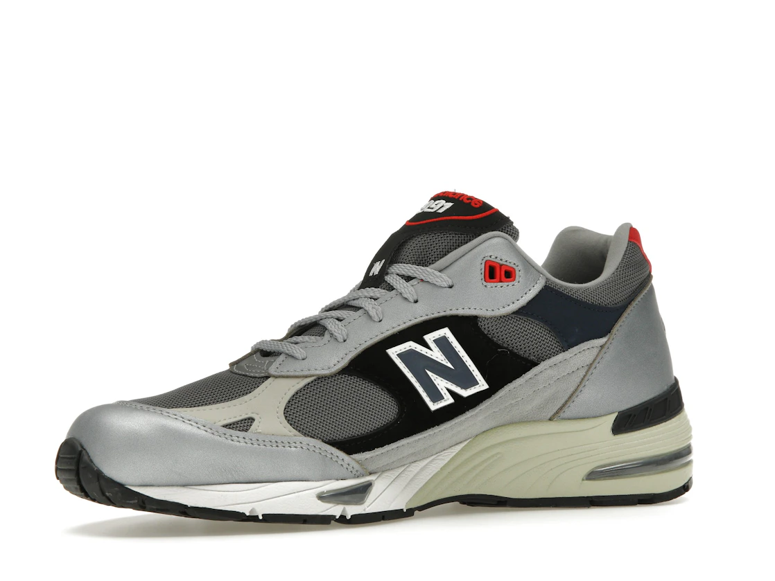 Vue 16 de New Balance 991 MiUK Silver