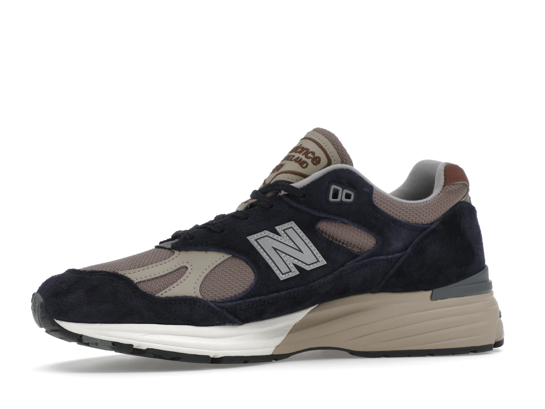 Vue 17 de New Balance 991v2 MiUK After Midnight Sepia Tint