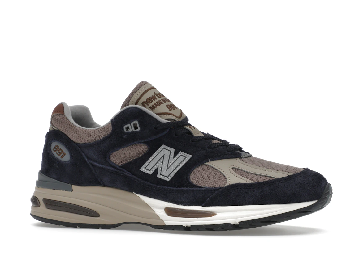 Vue 3 de New Balance 991v2 MiUK After Midnight Sepia Tint