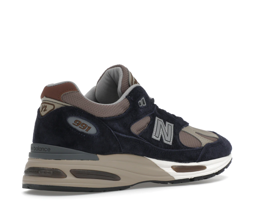 Vue 33 de New Balance 991v2 MiUK After Midnight Sepia Tint