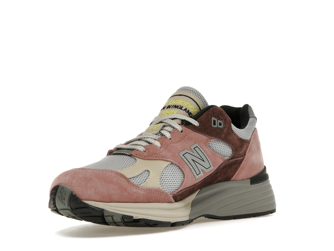 Vue 14 de New Balance 991v2 MiUK Rosewood