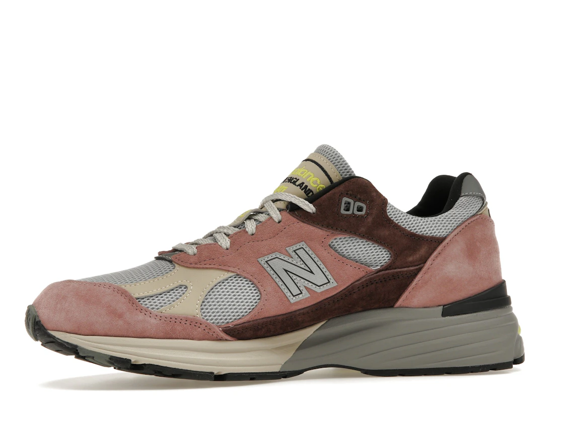Vue 17 de New Balance 991v2 MiUK Rosewood