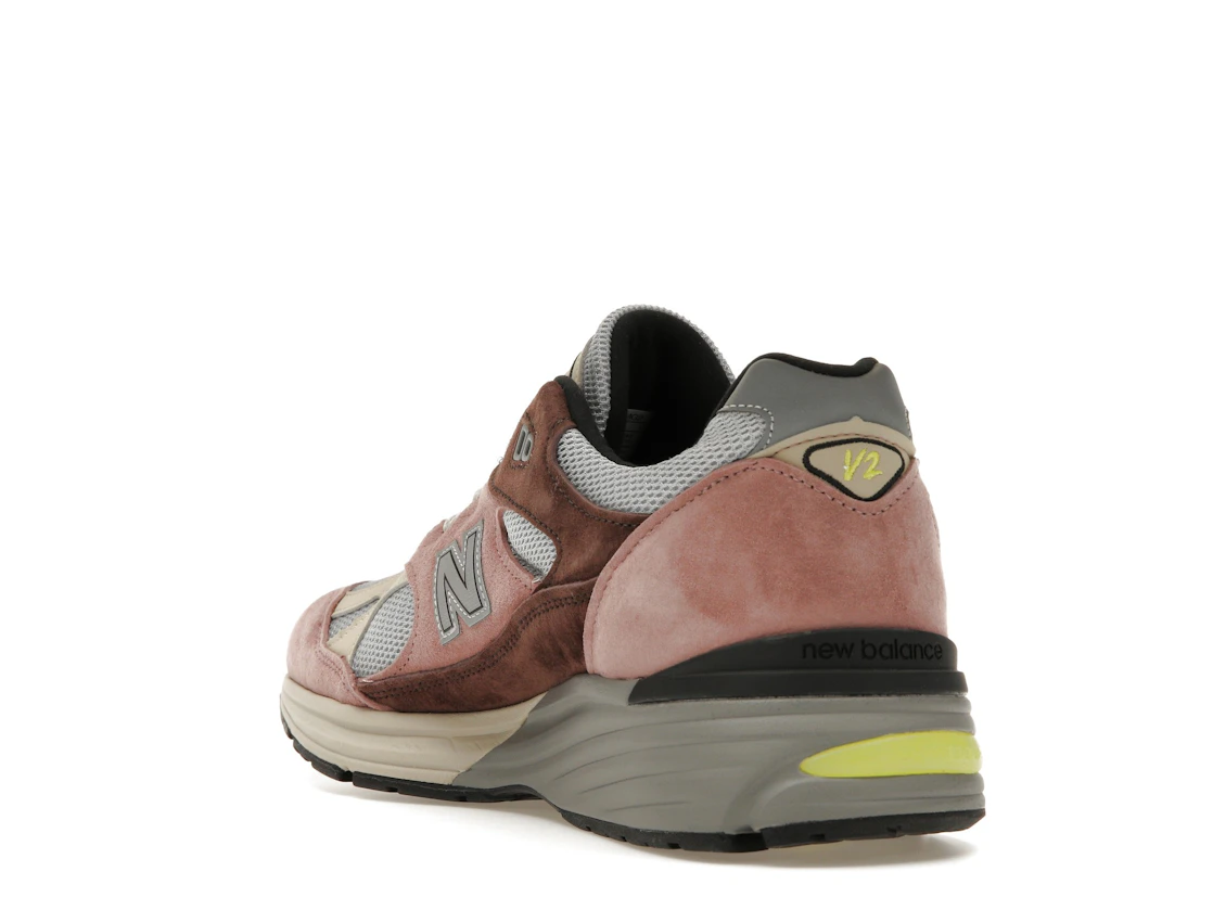Vue 25 de New Balance 991v2 MiUK Rosewood