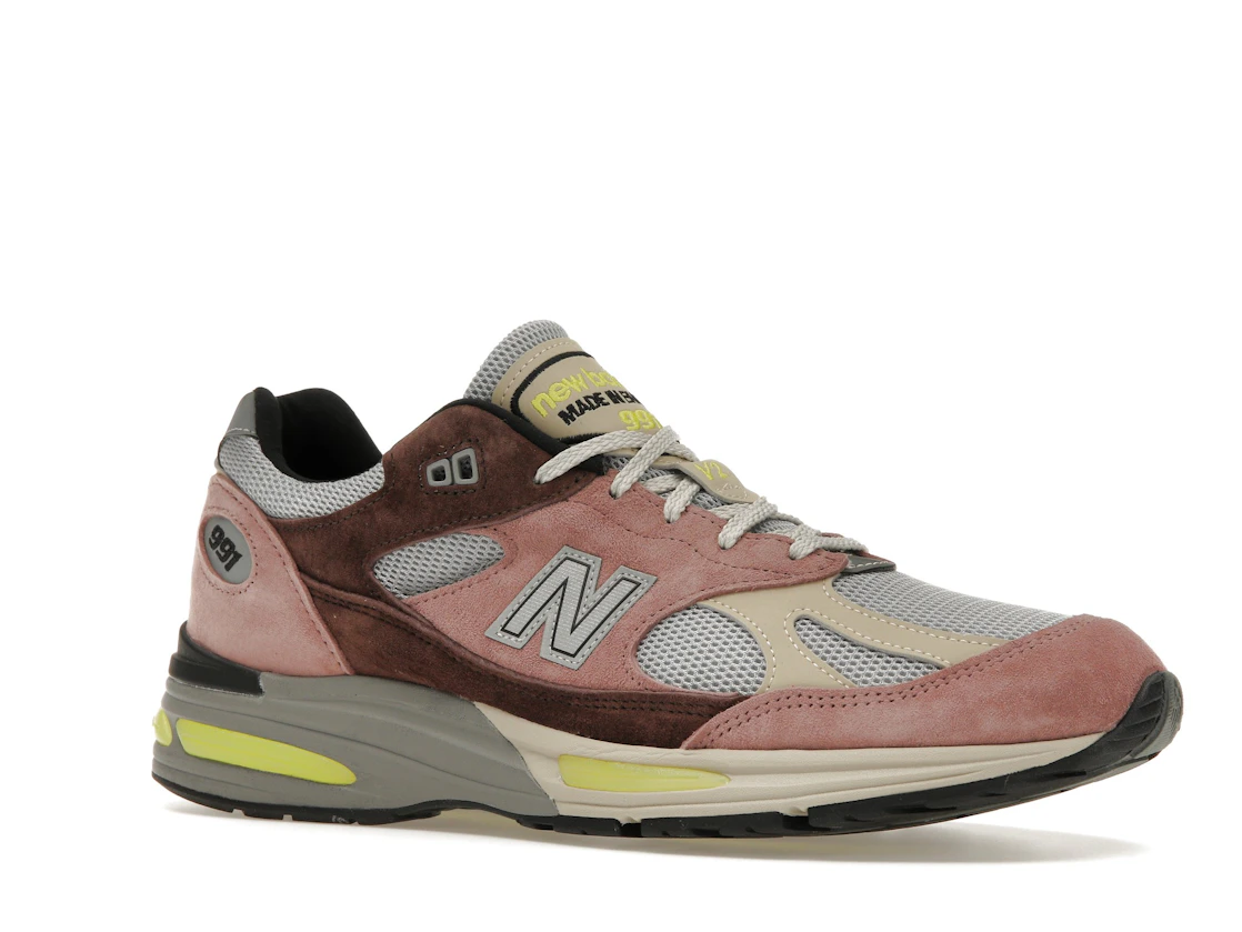 Vue 4 de New Balance 991v2 MiUK Rosewood