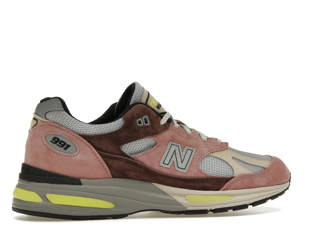 Vue 35 de New Balance 991v2 MiUK Rosewood