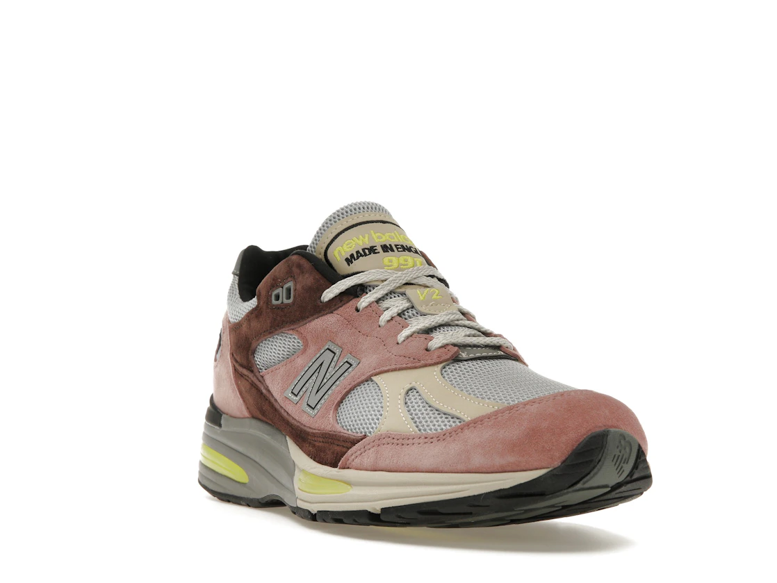 Vue 7 de New Balance 991v2 MiUK Rosewood