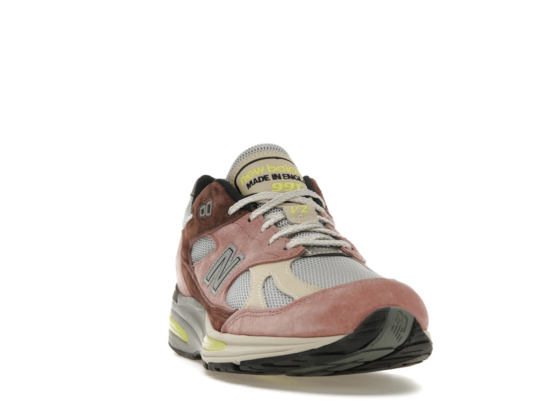 Vue 8 de New Balance 991v2 MiUK Rosewood