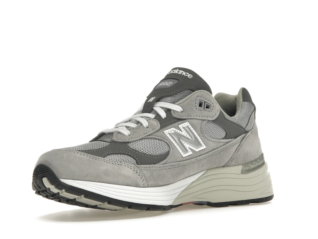 Vue 15 de New Balance 992 Grey