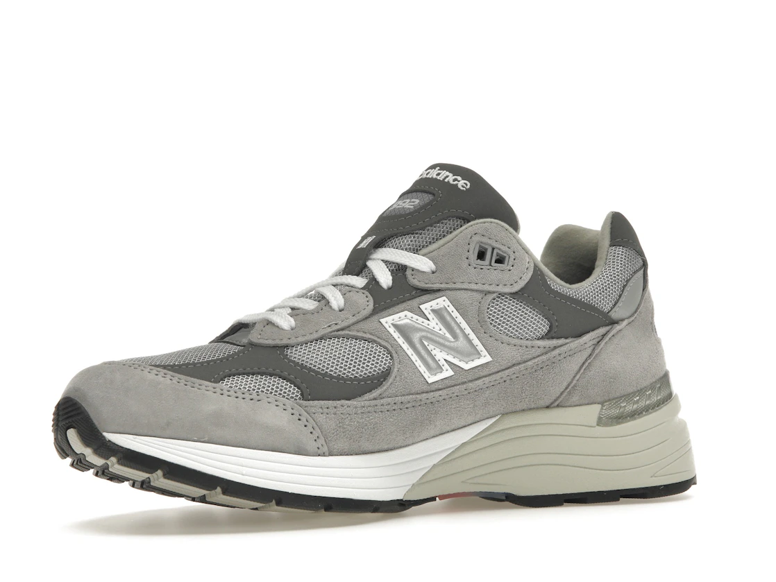 Vue 16 de New Balance 992 Grey
