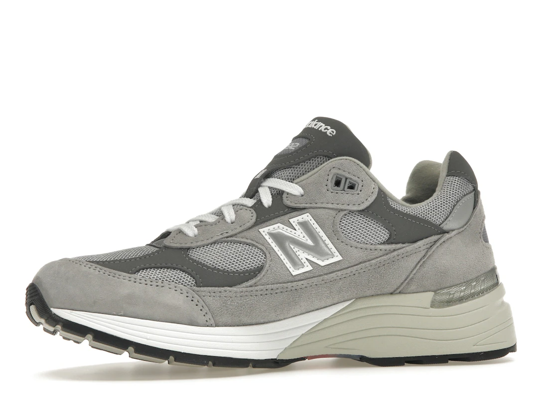 Vue 17 de New Balance 992 Grey