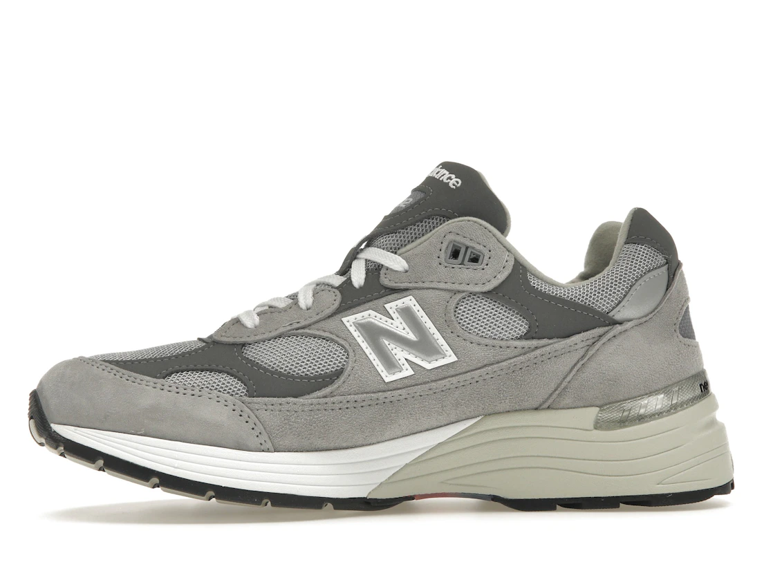 Vue 18 de New Balance 992 Grey