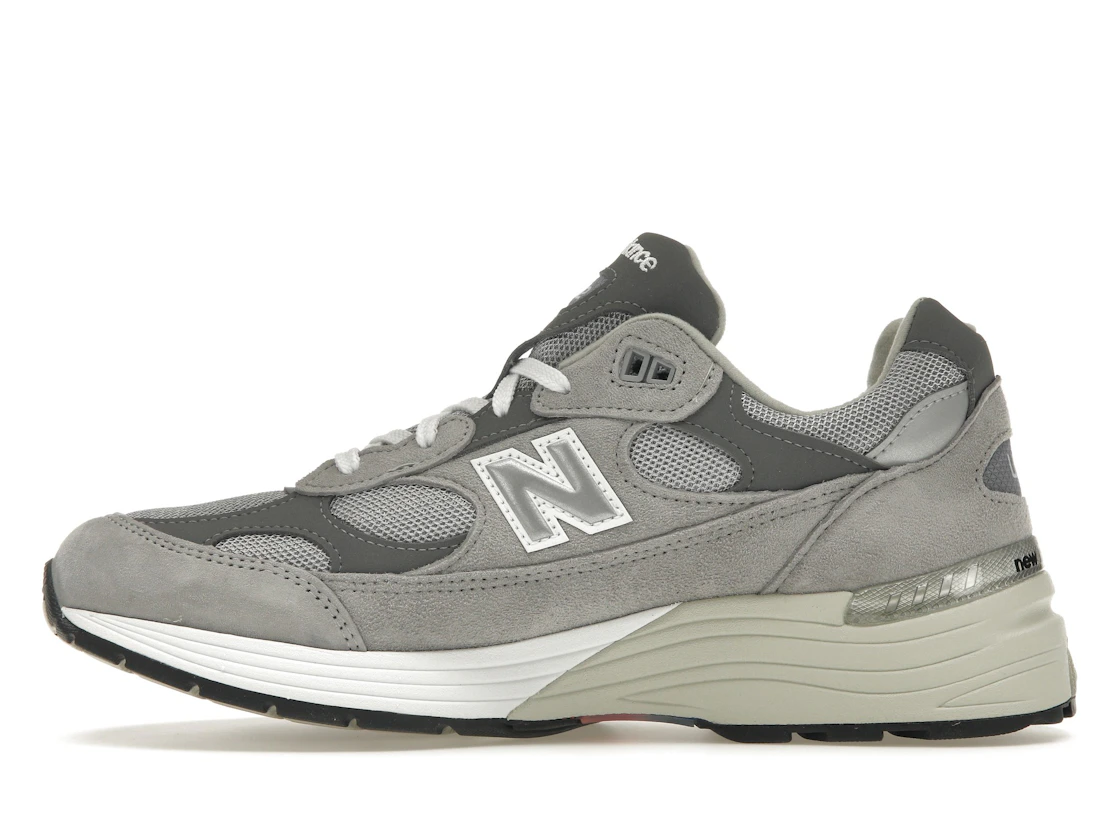 Vue 19 de New Balance 992 Grey