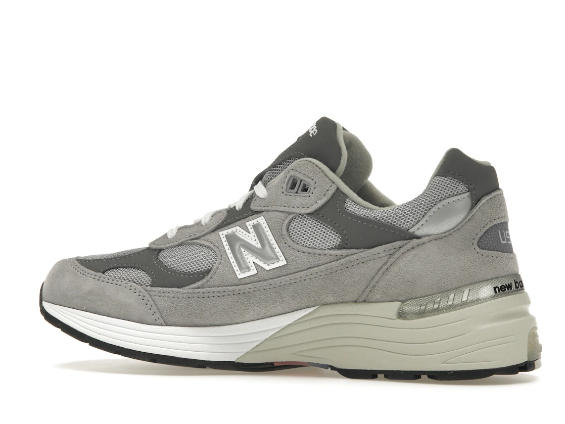 Vue 21 de New Balance 992 Grey