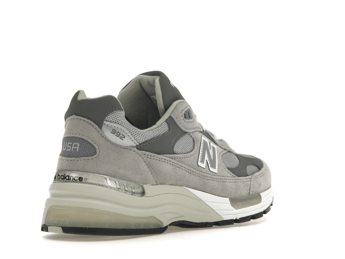 Vue 32 de New Balance 992 Grey