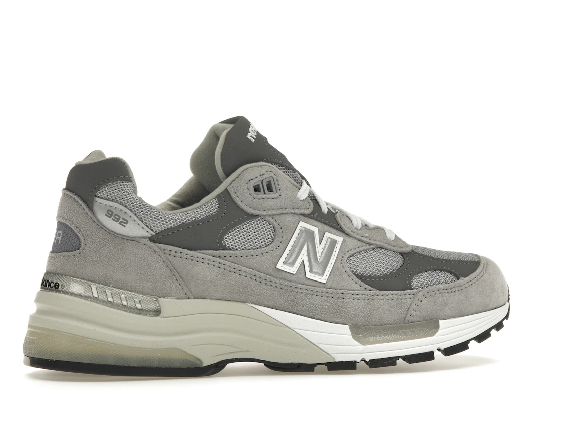 Vue 35 de New Balance 992 Grey