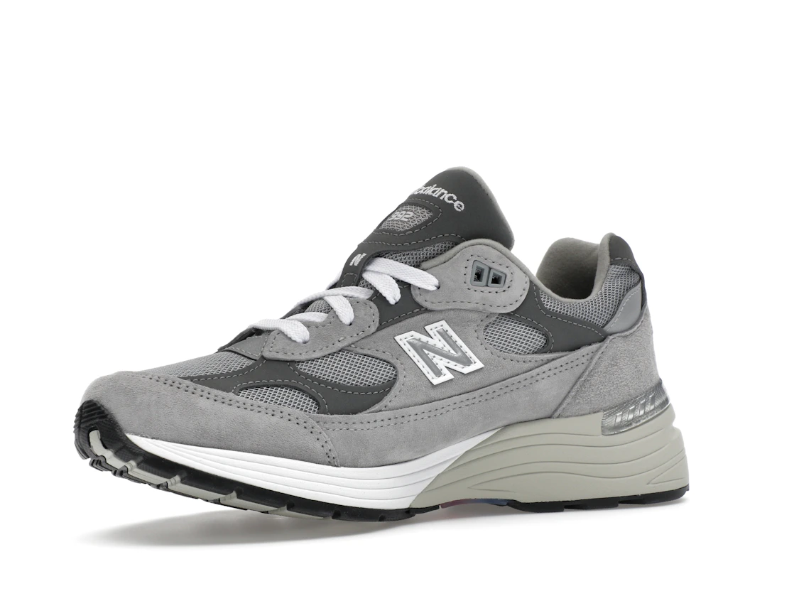 Vue 16 de New Balance 992 MiUSA Grey Silver Metallic