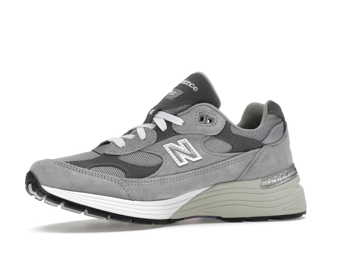 Vue 17 de New Balance 992 MiUSA Grey Silver Metallic
