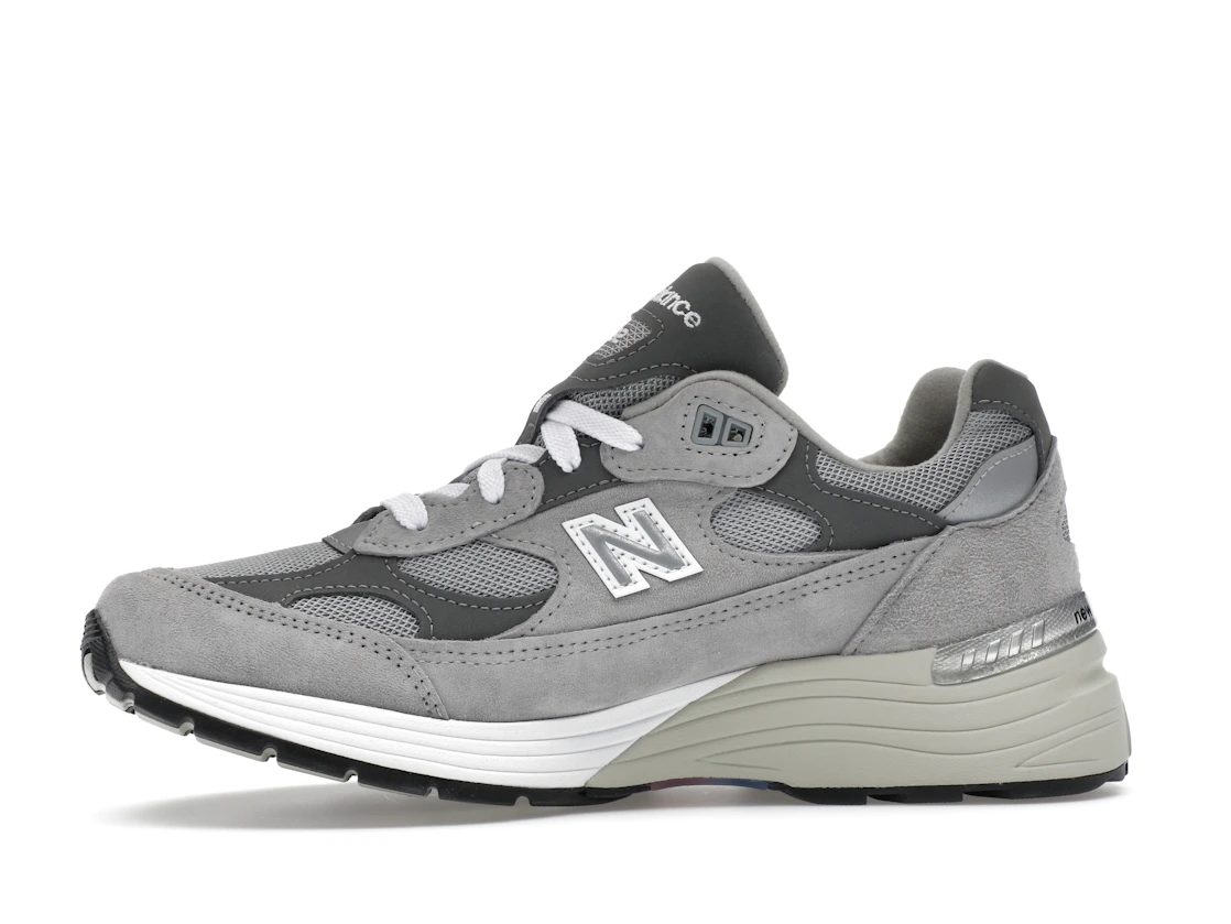 Vue 18 de New Balance 992 MiUSA Grey Silver Metallic