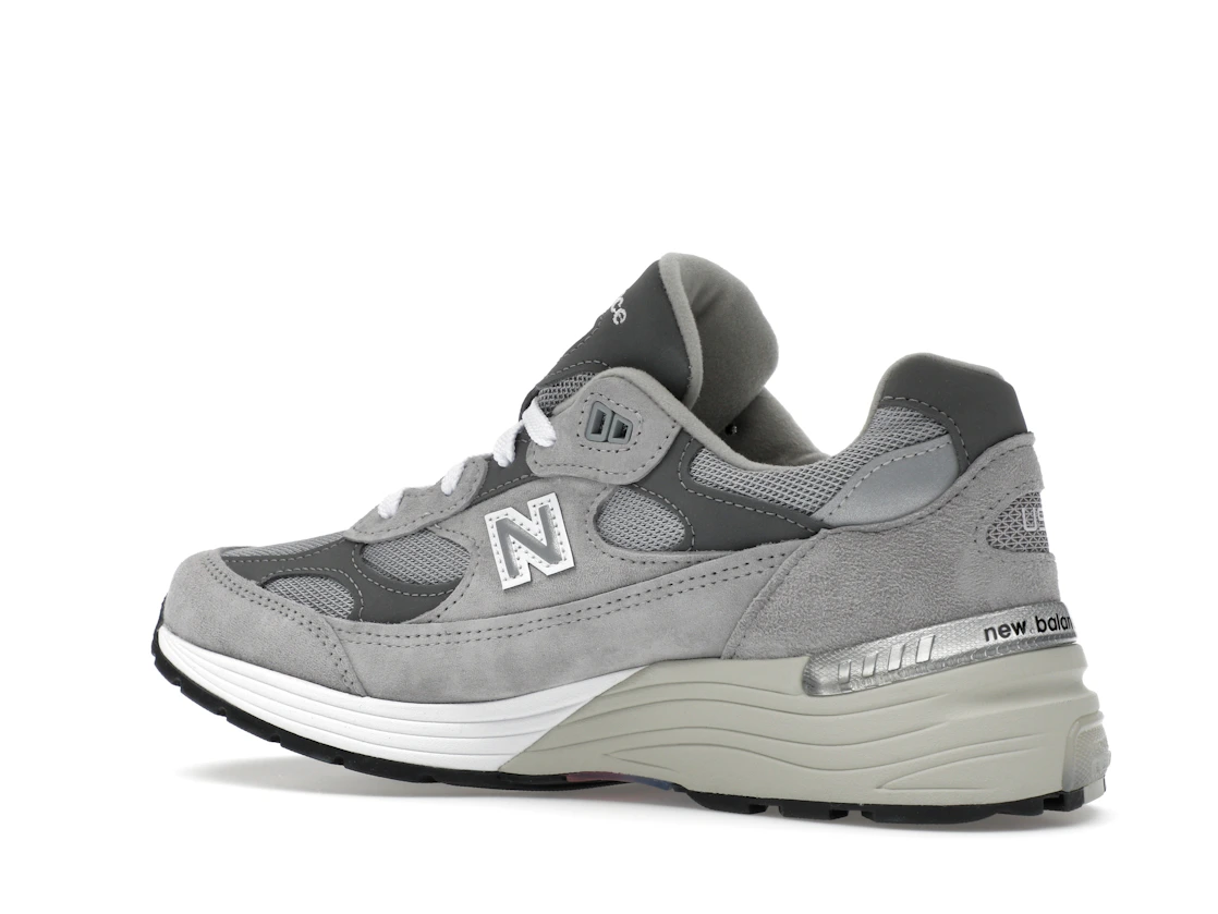 Vue 22 de New Balance 992 MiUSA Grey Silver Metallic
