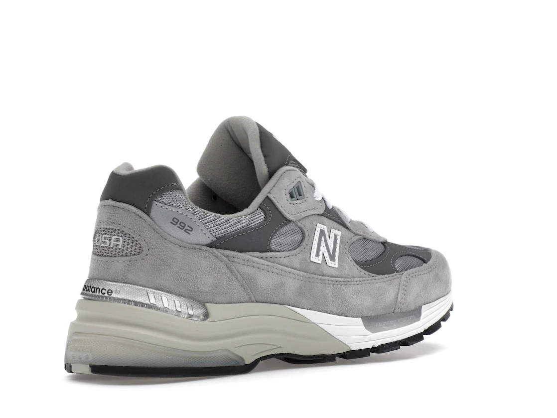 Vue 33 de New Balance 992 MiUSA Grey Silver Metallic