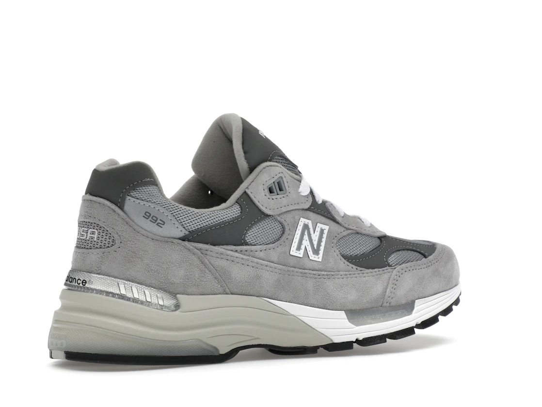 Vue 34 de New Balance 992 MiUSA Grey Silver Metallic