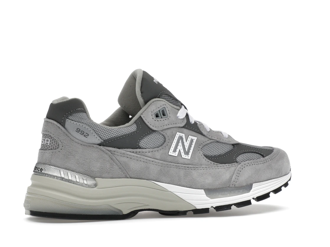 Vue 35 de New Balance 992 MiUSA Grey Silver Metallic