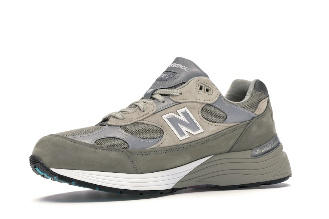 Vue 16 de New Balance 992 WTAPS