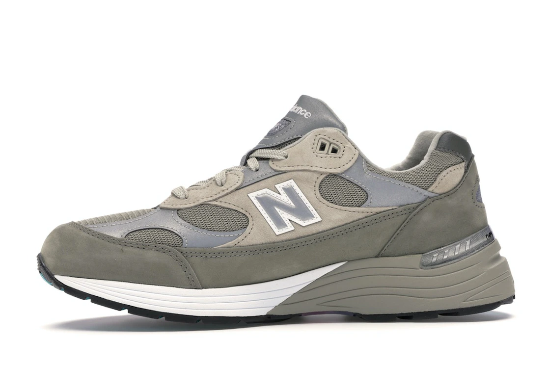 Vue 18 de New Balance 992 WTAPS