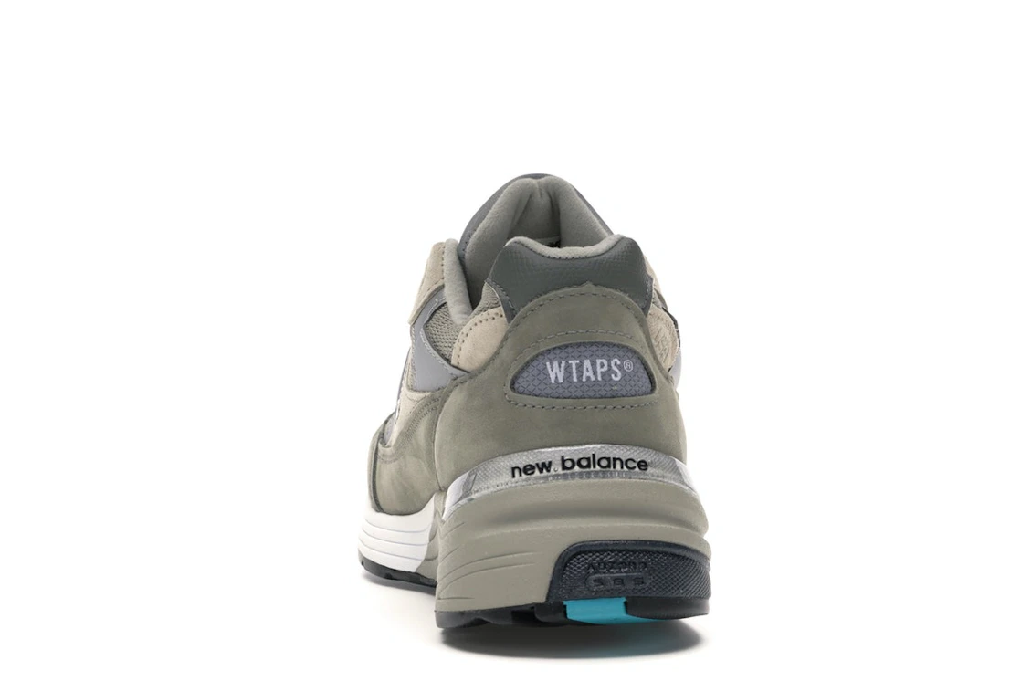 Vue 27 de New Balance 992 WTAPS