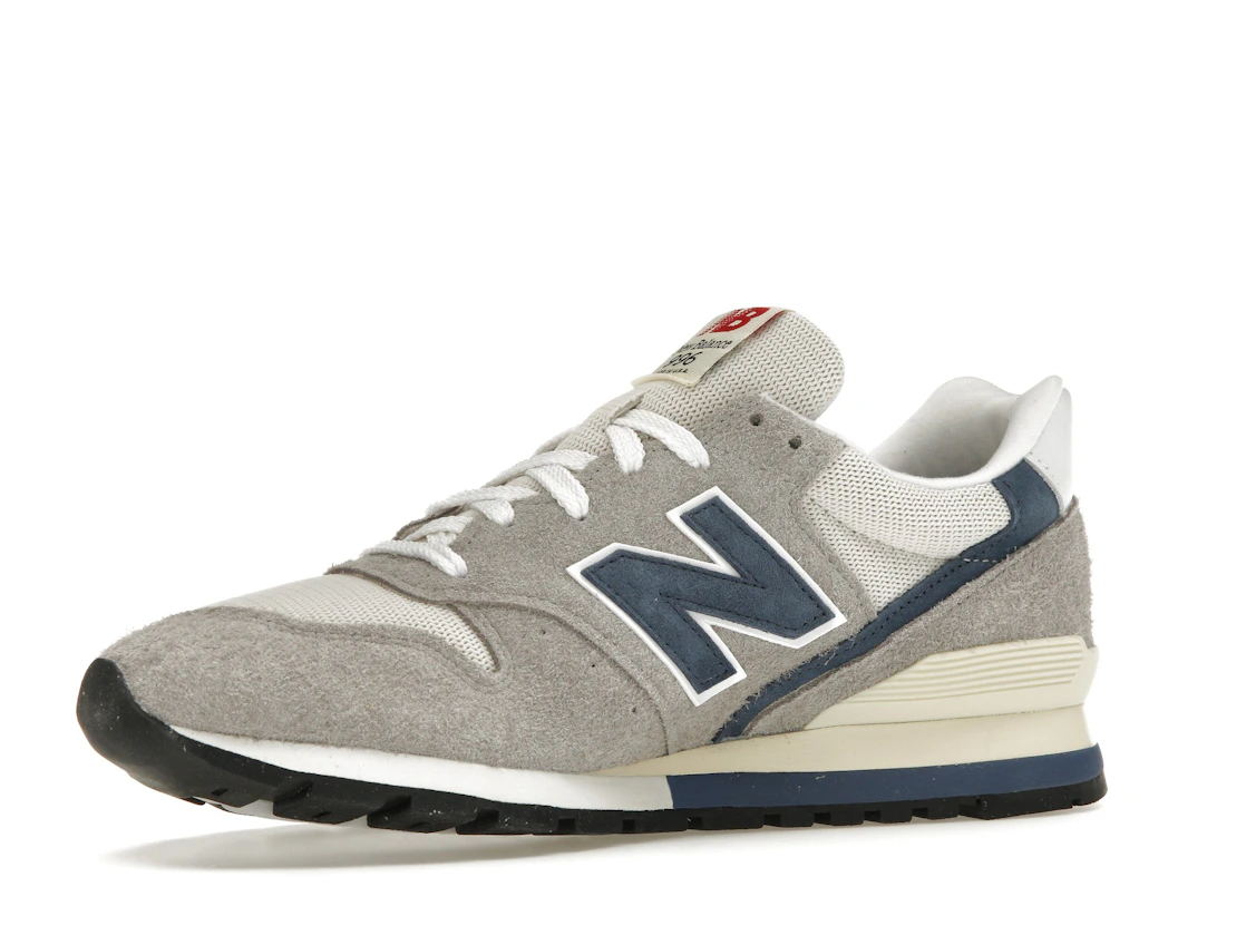 Vue 16 de New Balance 996 MiUSA Grey Day (2023)