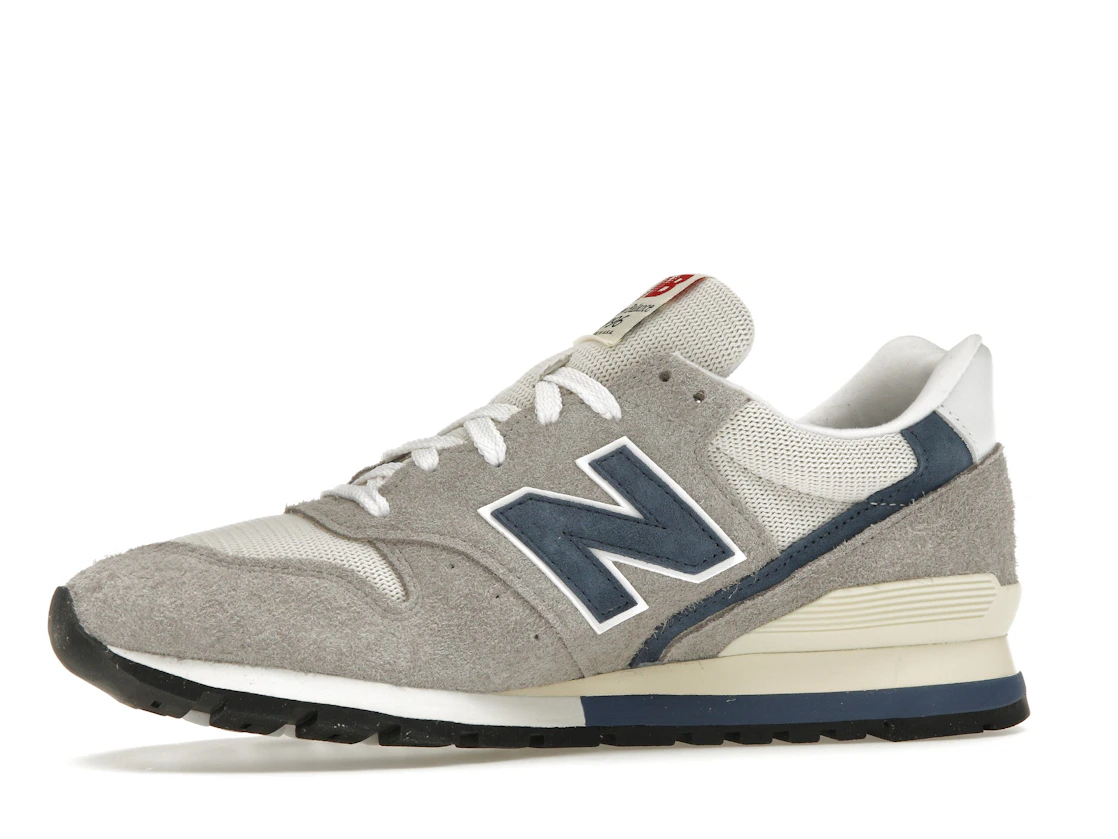 Vue 17 de New Balance 996 MiUSA Grey Day (2023)