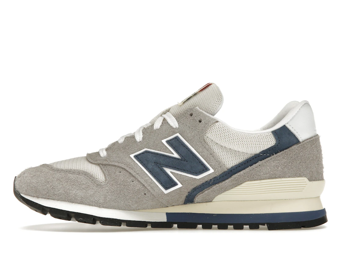 Vue 19 de New Balance 996 MiUSA Grey Day (2023)