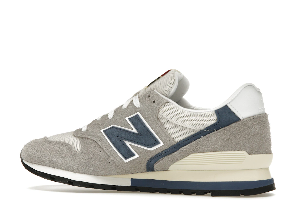 Vue 21 de New Balance 996 MiUSA Grey Day (2023)