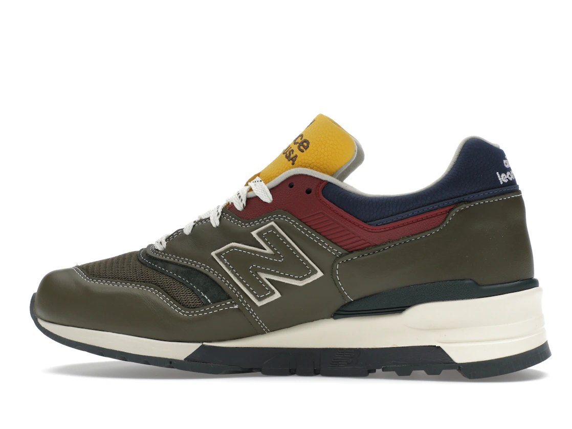 Vue 20 de New Balance 997 MiUSA Aimé Leon Dore Dark Moss Angora