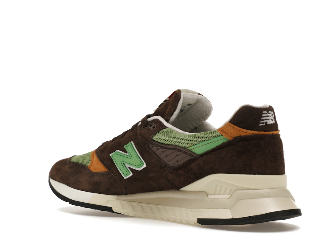 Vue 23 de New Balance 998 MiUSA Teddy Santis Brown Green