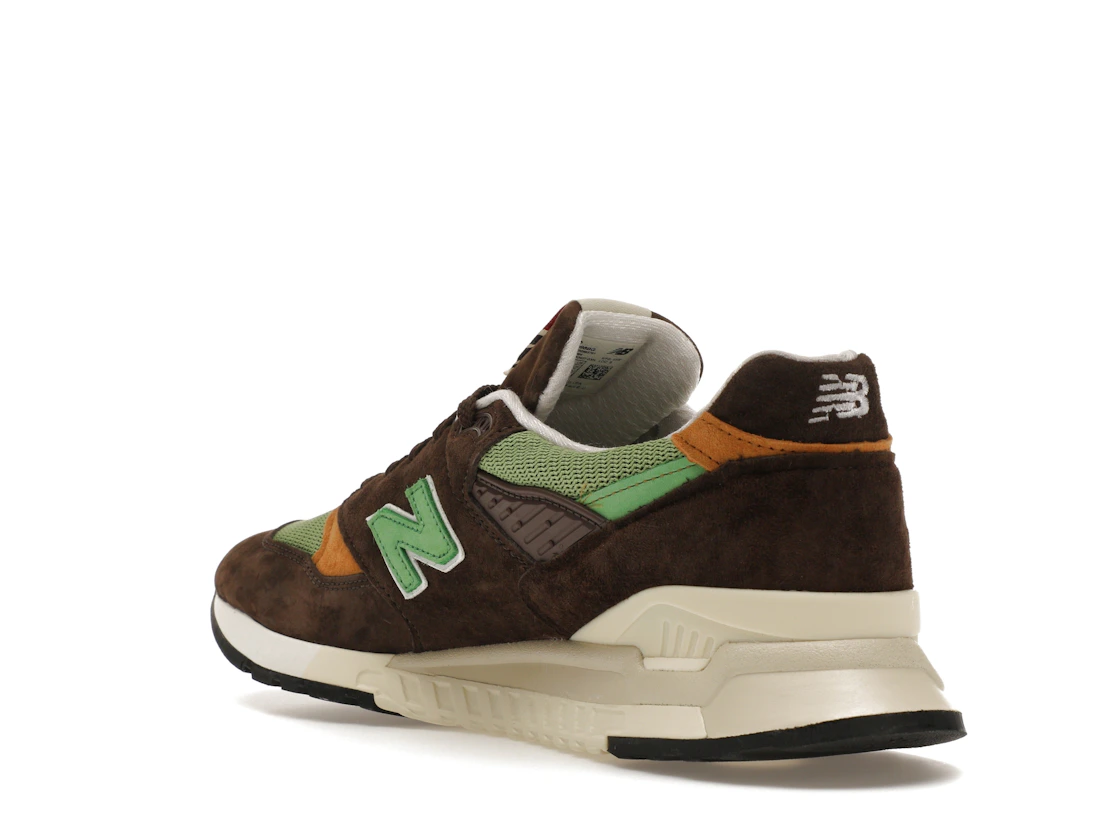 Vue 24 de New Balance 998 MiUSA Teddy Santis Brown Green