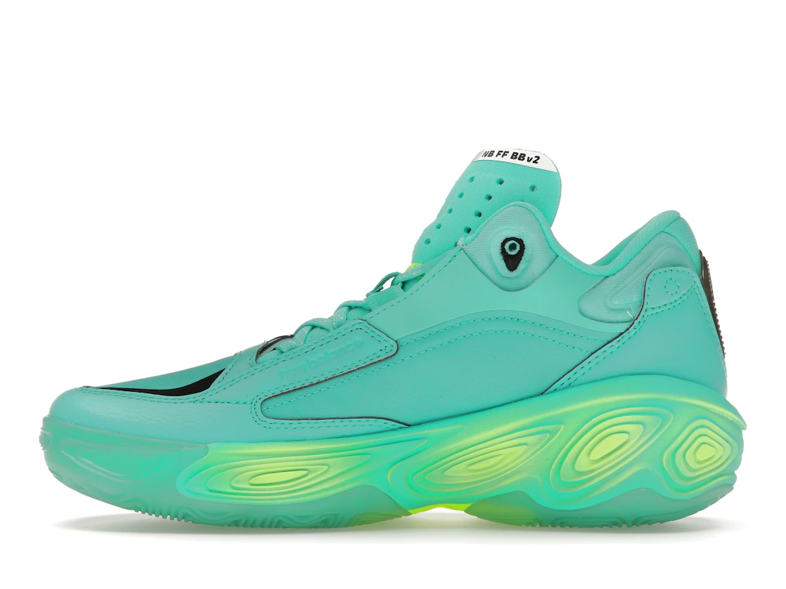 Vue 19 de New Balance Fresh Foam BB V2 Cyber Jade