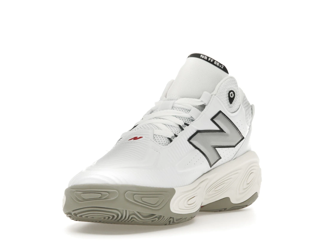 Vue 13 de New Balance Fresh Foam BB v2 White Sea Salt