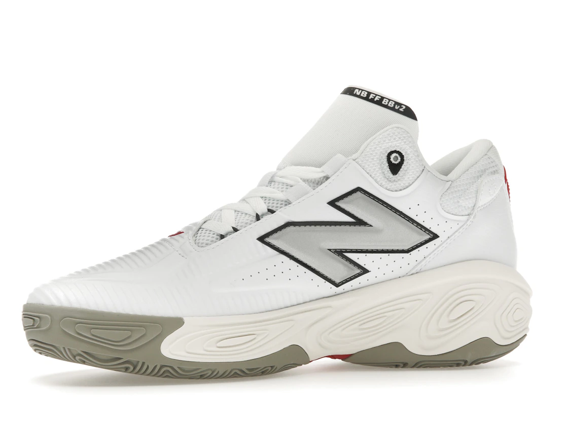 Vue 17 de New Balance Fresh Foam BB v2 White Sea Salt