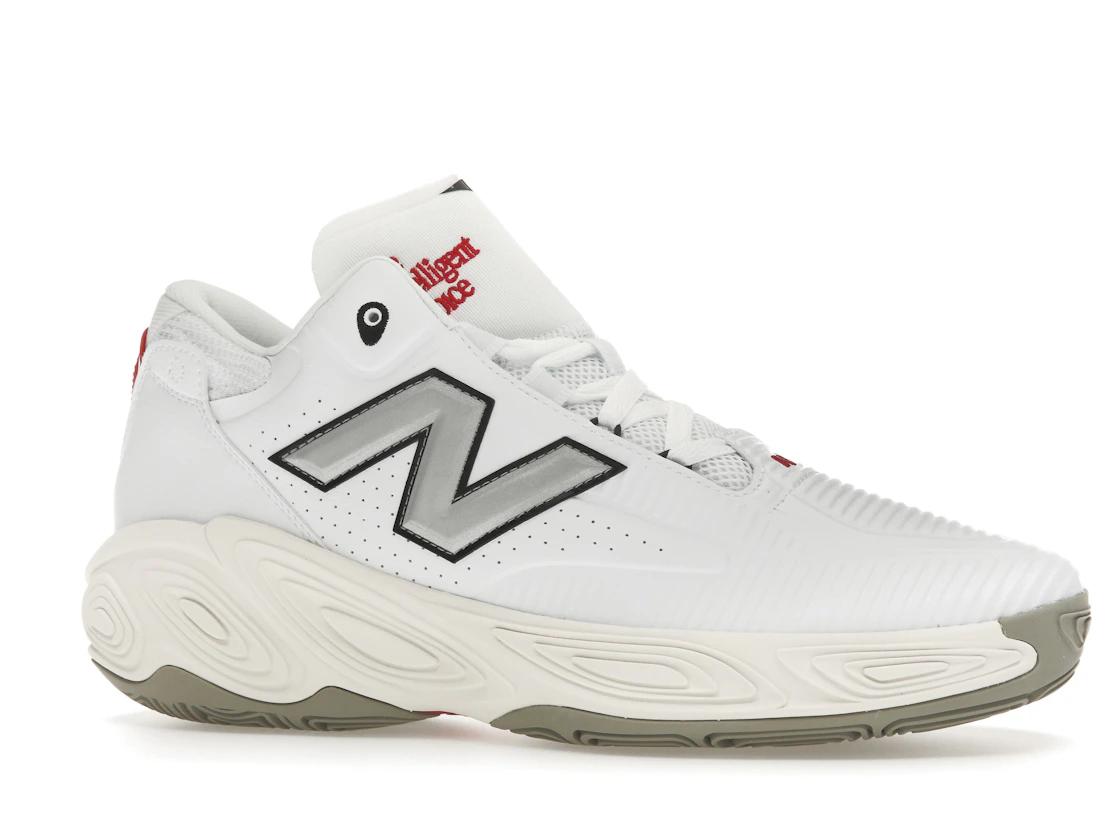 Vue 3 de New Balance Fresh Foam BB v2 White Sea Salt