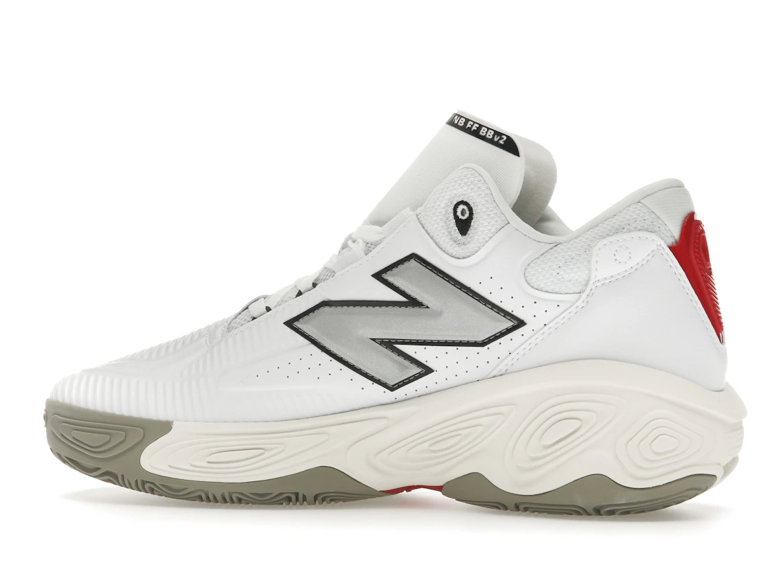 Vue 21 de New Balance Fresh Foam BB v2 White Sea Salt